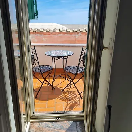 House In The Tower Apartman *